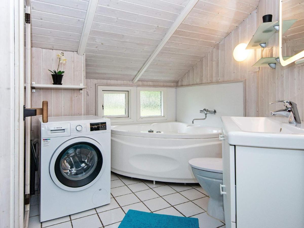 5 Person Holiday Home In B Rkop Egeskov  Kültér fotó
